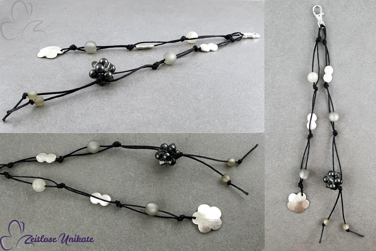 Taschenanhänger Blume und graue Swarovski Perlen